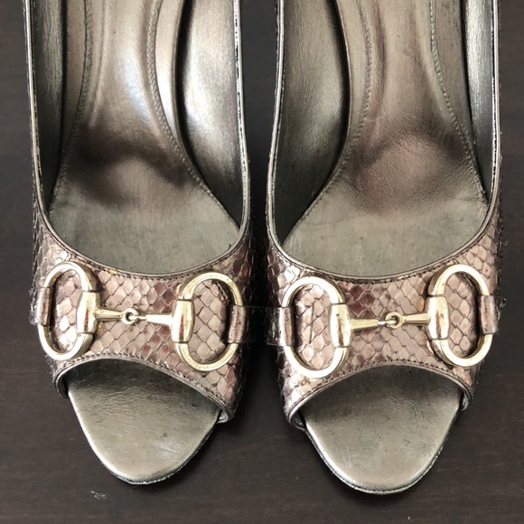 Gucci open toe horseshoe pumps, snake leather, bronze/silver size 8.5 high heel - Picture 7 of 14